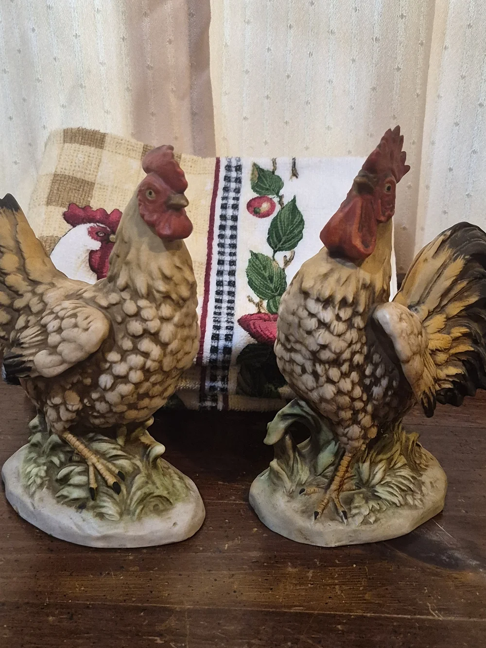 Vintage Homco Rooster & Hen Figurines 1446 & Franco Apple Dish Towels 4pc Lot